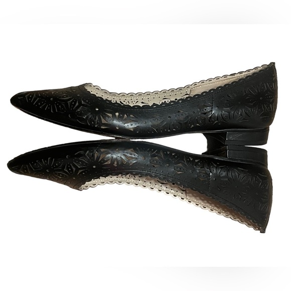 Carolinna Espinosa black perforated leather pointed toe ballet flat - Picture 3 of 7